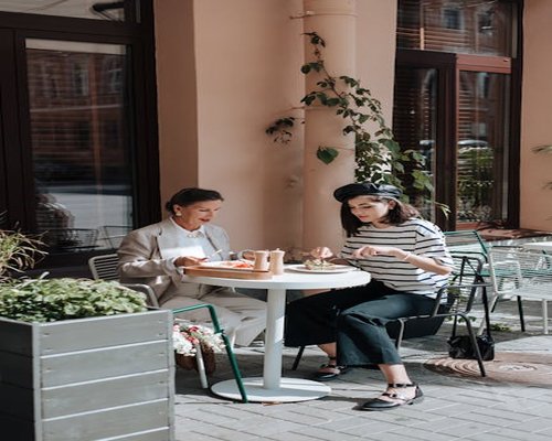 Mindful eating moment at outdoor cafe
